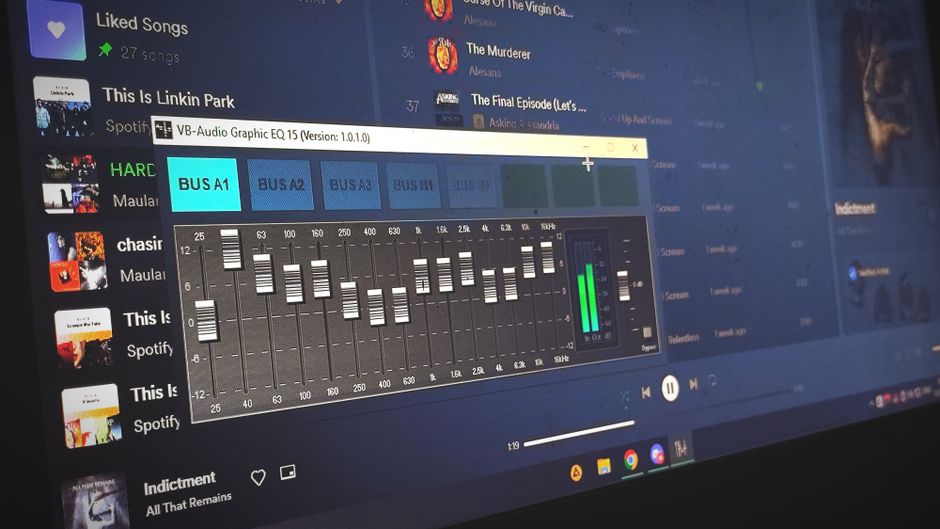 Okno programu VB-Audio Graphic EQ 15 z suwakami korektora dźwięku na ekranie.